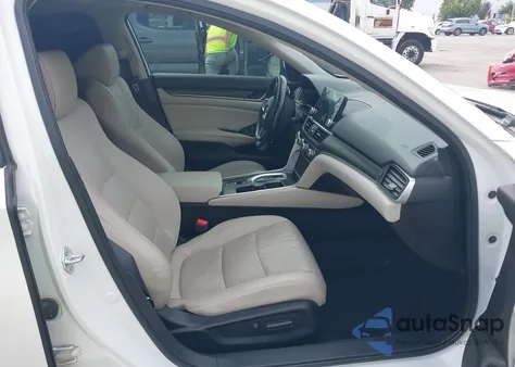 2022 Honda Accord Hybrid Touring z USA, uszkodzony, nr VIN 1HGCV3F94NA025721